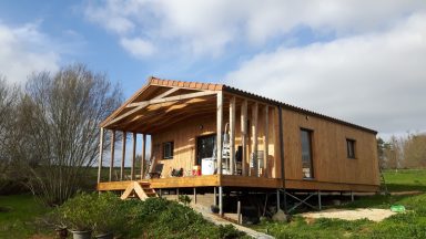 Une maison d'habitation bois